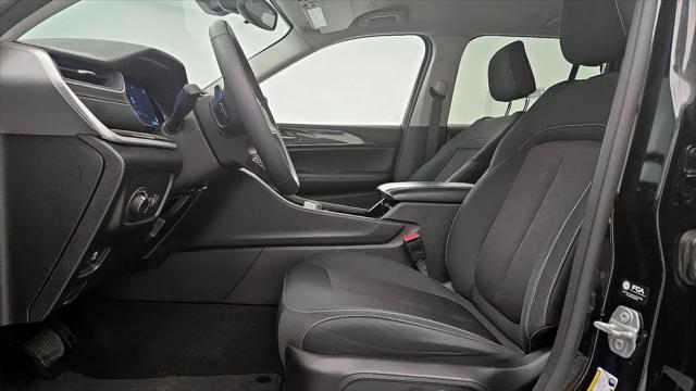 2023 Jeep Grand Cherokee Laredo 4x2
