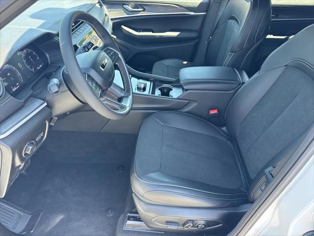 2026 Jeep Grand Cherokee L Altitude 4x2