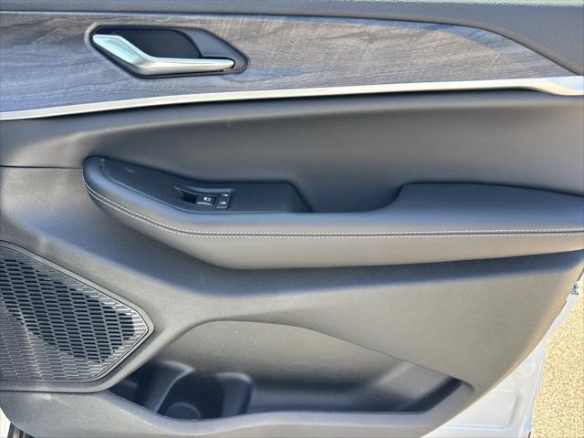 2026 Jeep Grand Cherokee L Altitude 4x2