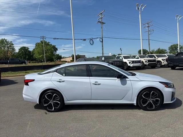 2023 Nissan Altima SR FWD
