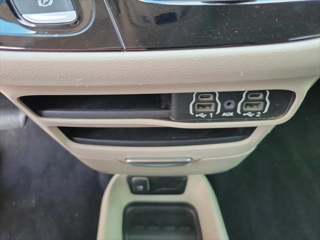 2022 Chrysler Voyager LX