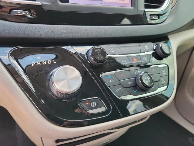 2022 Chrysler Voyager LX