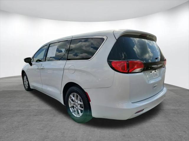 2022 Chrysler Voyager LX
