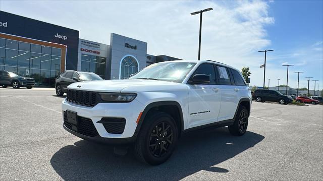 2025 Jeep Grand Cherokee Altitude 4x4 for sale in Saint Joseph, MO