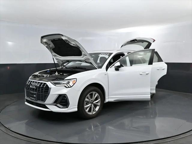 2025 Audi Q3 Premium 45 TFSI S line quattro Tiptronic