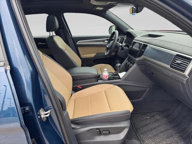 2023 Volkswagen Atlas Cross Sport 3.6L V6 SEL R-Line Black