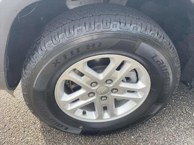 2023 Jeep Grand Cherokee Laredo 4x4