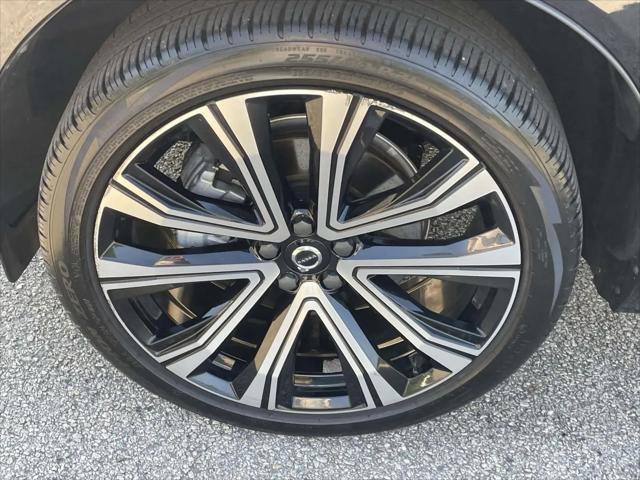 2023 Volvo XC60 B5 Ultimate Bright Theme