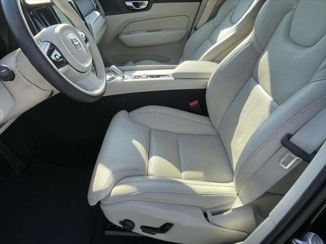 2023 Volvo XC60 B5 Ultimate Bright Theme