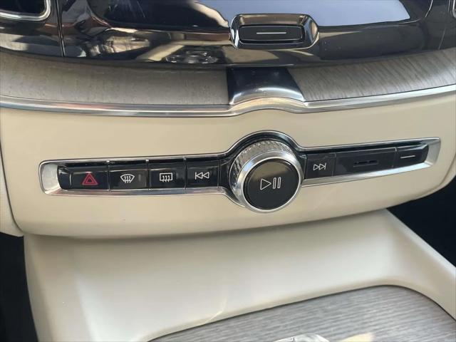 2023 Volvo XC60 B5 Ultimate Bright Theme
