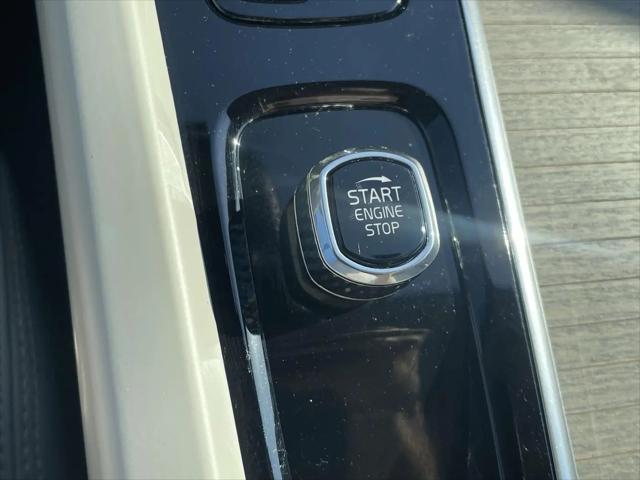 2023 Volvo XC60 B5 Ultimate Bright Theme