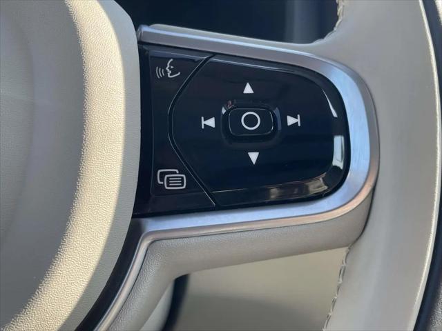 2023 Volvo XC60 B5 Ultimate Bright Theme