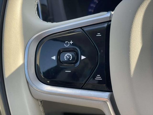 2023 Volvo XC60 B5 Ultimate Bright Theme