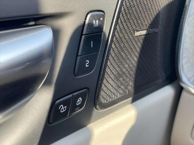 2023 Volvo XC60 B5 Ultimate Bright Theme