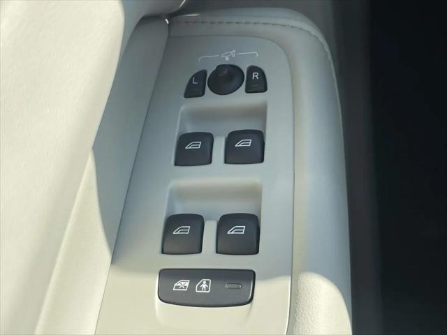 2023 Volvo XC60 B5 Ultimate Bright Theme