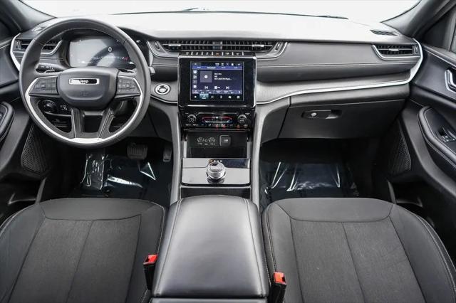 2024 Jeep Grand Cherokee L Laredo 4x4