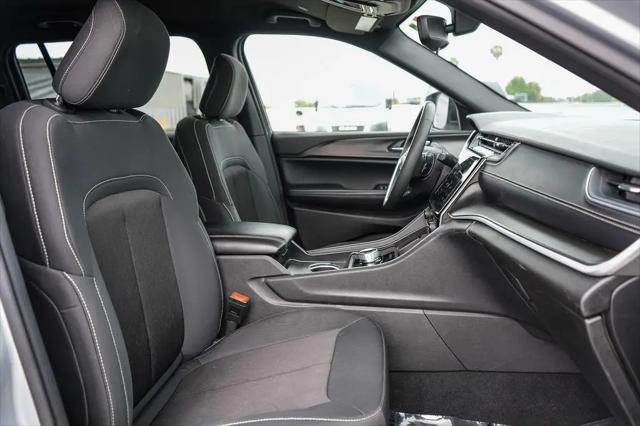 2024 Jeep Grand Cherokee L Laredo 4x4
