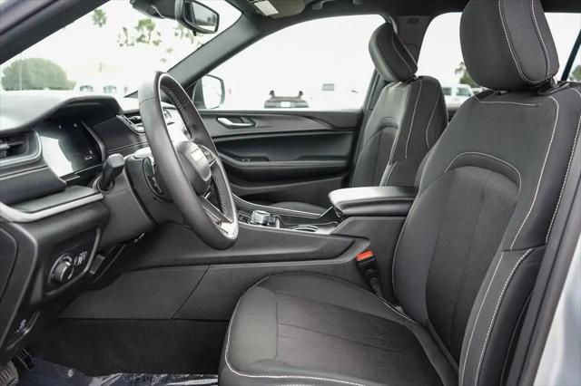 2024 Jeep Grand Cherokee L Laredo 4x4