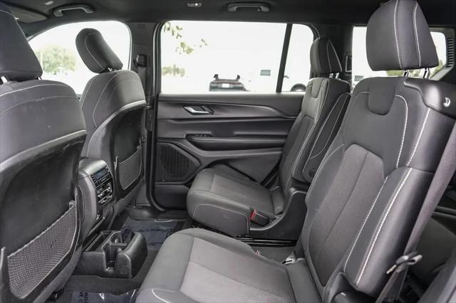 2024 Jeep Grand Cherokee L Laredo 4x4