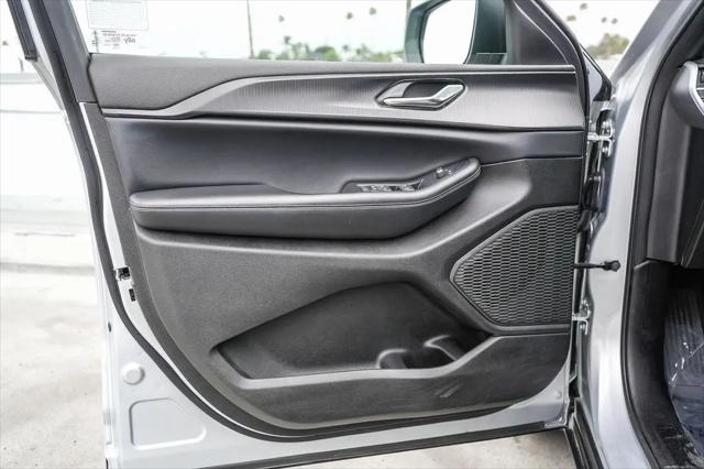 2024 Jeep Grand Cherokee L Laredo 4x4