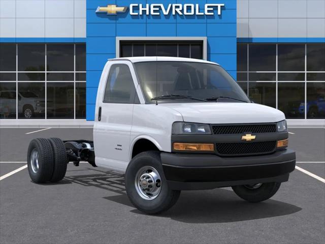 2025 Chevrolet Express Cutaway Work Van