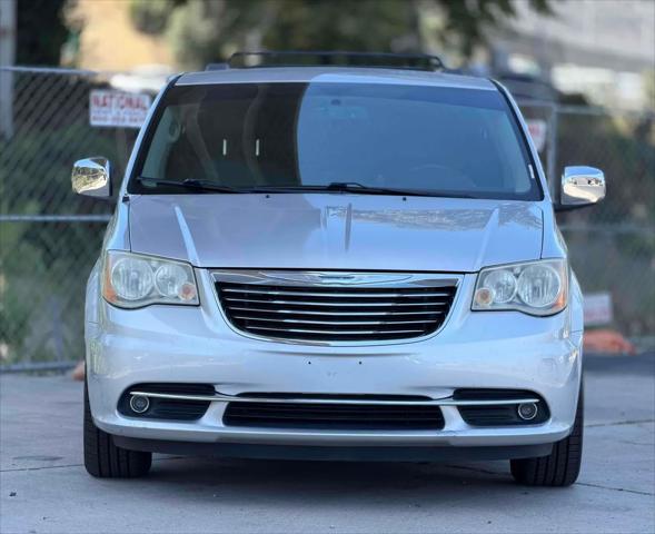 2011 Chrysler Town & Country Touring-L