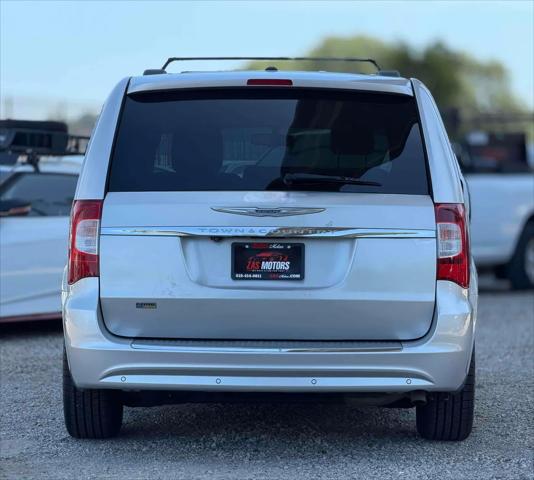 2011 Chrysler Town & Country Touring-L