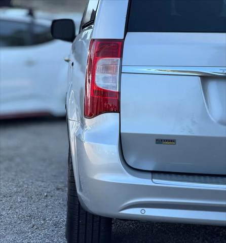 2011 Chrysler Town & Country Touring-L