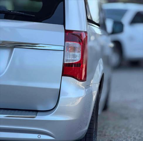 2011 Chrysler Town & Country Touring-L