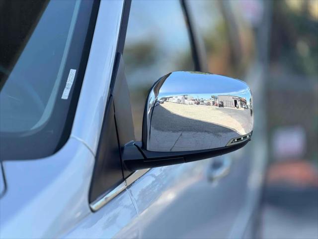 2011 Chrysler Town & Country Touring-L