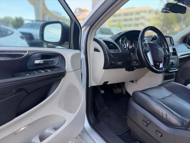 2011 Chrysler Town & Country Touring-L