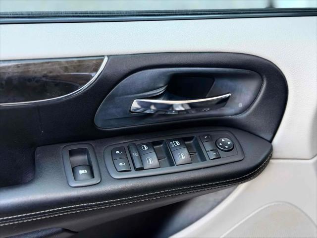 2011 Chrysler Town & Country Touring-L
