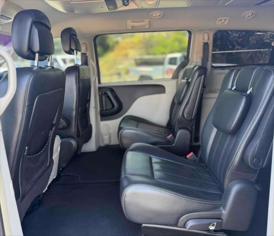 2011 Chrysler Town & Country Touring-L