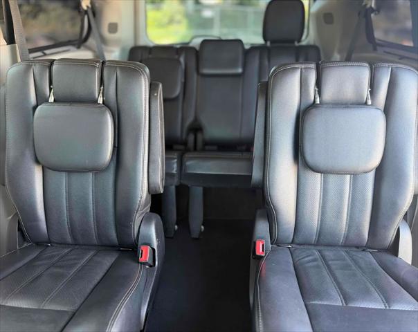 2011 Chrysler Town & Country Touring-L