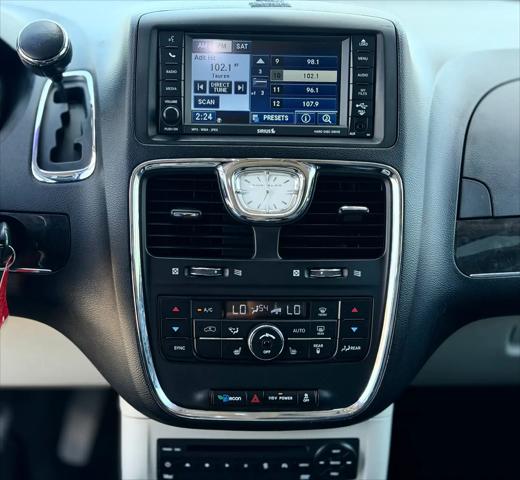 2011 Chrysler Town & Country Touring-L