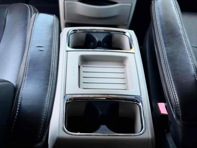 2011 Chrysler Town & Country Touring-L