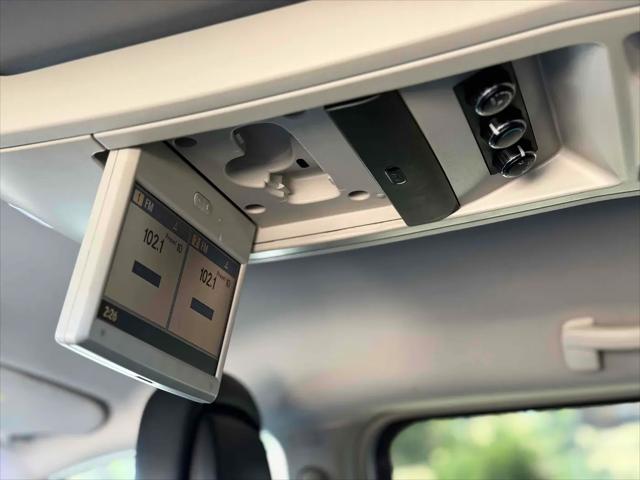 2011 Chrysler Town & Country Touring-L