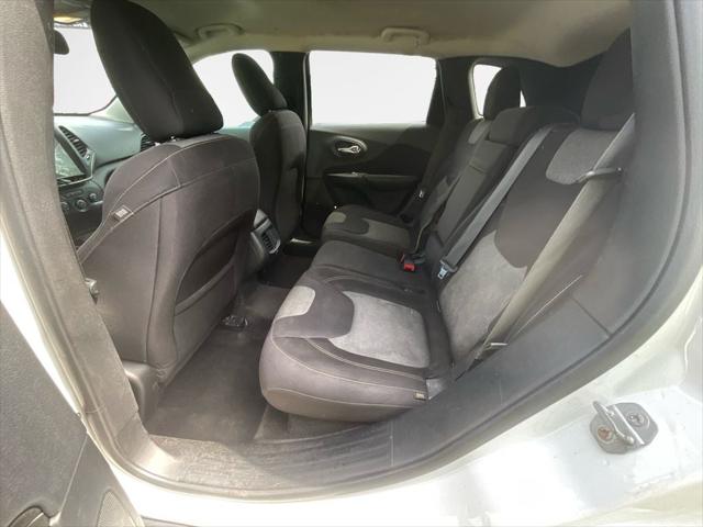 2015 Jeep Cherokee Sport