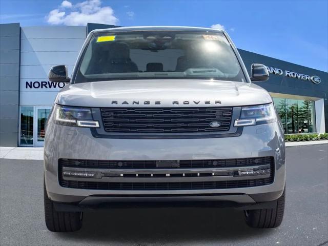 2026 Land Rover Range Rover P550e SE