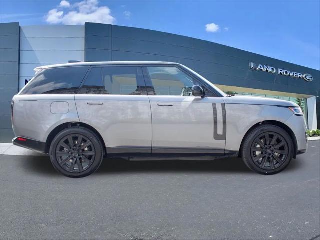 2026 Land Rover Range Rover P550e SE