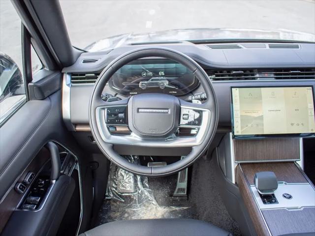 2026 Land Rover Range Rover P550e SE