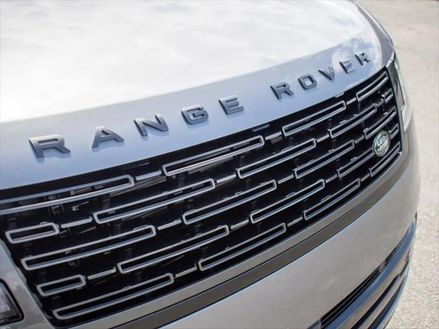 2026 Land Rover Range Rover P550e SE