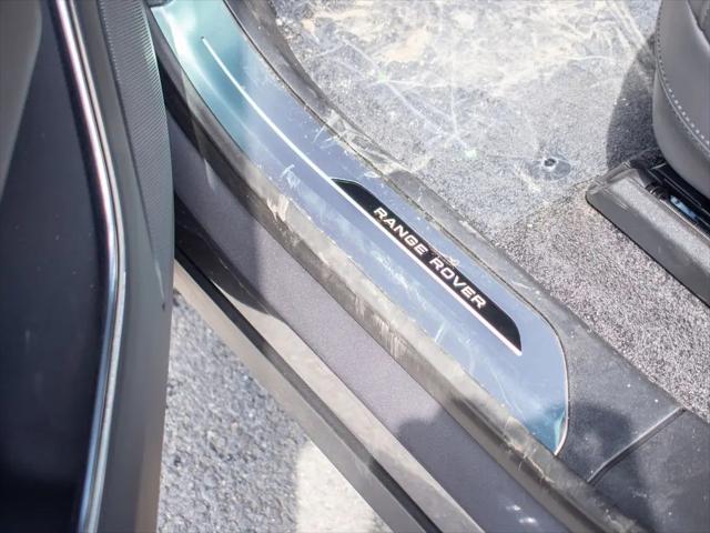 2026 Land Rover Range Rover P550e SE