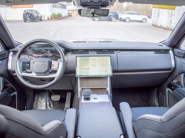2026 Land Rover Range Rover P550e SE