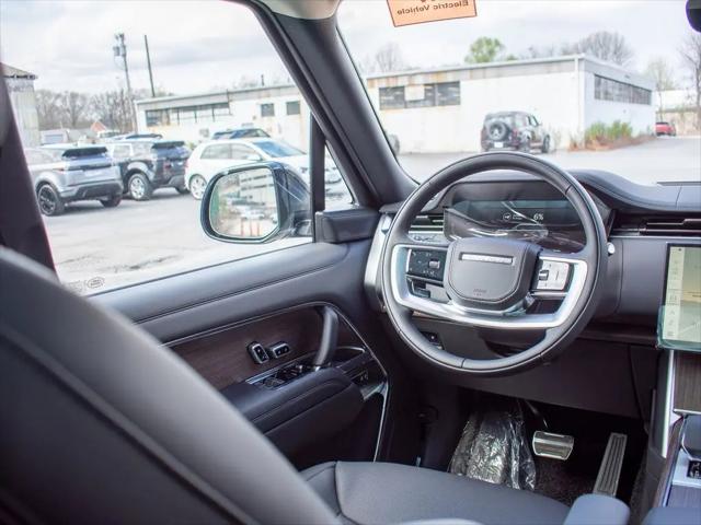 2026 Land Rover Range Rover P550e SE