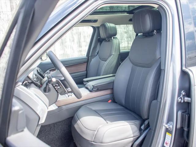 2026 Land Rover Range Rover P550e SE