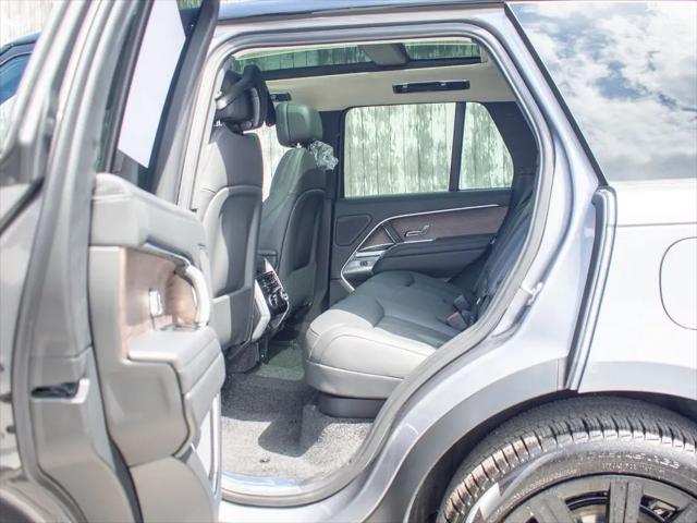 2026 Land Rover Range Rover P550e SE