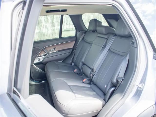 2026 Land Rover Range Rover P550e SE