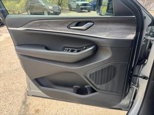2026 Jeep Grand Cherokee L Altitude 4x2