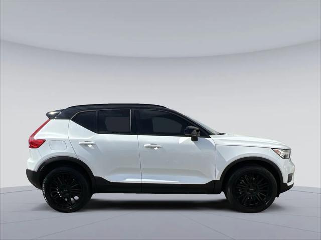 2020 Volvo XC40 T4 R-Design